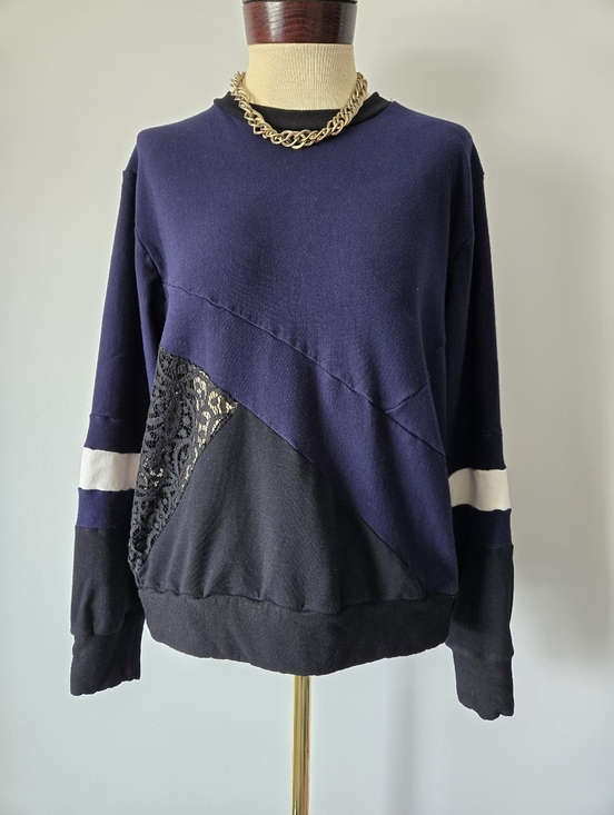 Sweaters - ANNE MULAIRE Navy & Black Colorblock Sweatshirt with Lace Side. Size M/L
